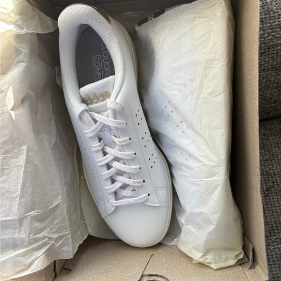 Brand new Adidas Advantage 2.0 Sneakers 8.5 β with tag on and original box ! - Picture 5 of 11